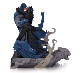 Batman Hush Statue Batman and Catwoman Kiss 28 cm